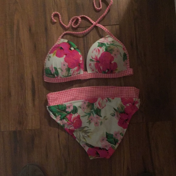 Bikini - Picture 2 of 2